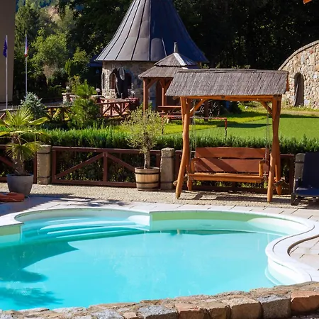 Hotel Zamecek Kaliste Poddubi