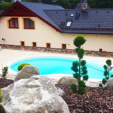 Zamecek Kaliste 3* Poddubí